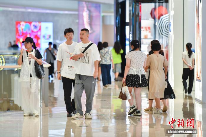 今年前7个月海南离岛免税购物金额216亿元